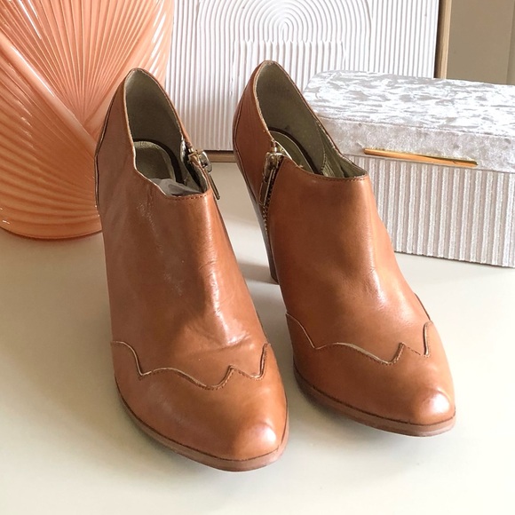 VERY VOLATILE buttery soft leather bootie boots camel color gold trim  size 10 - Picture 16 of 16
